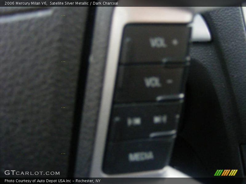 Satellite Silver Metallic / Dark Charcoal 2006 Mercury Milan V6