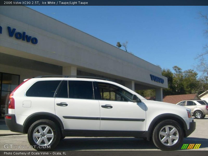 Ice White / Taupe/Light Taupe 2006 Volvo XC90 2.5T