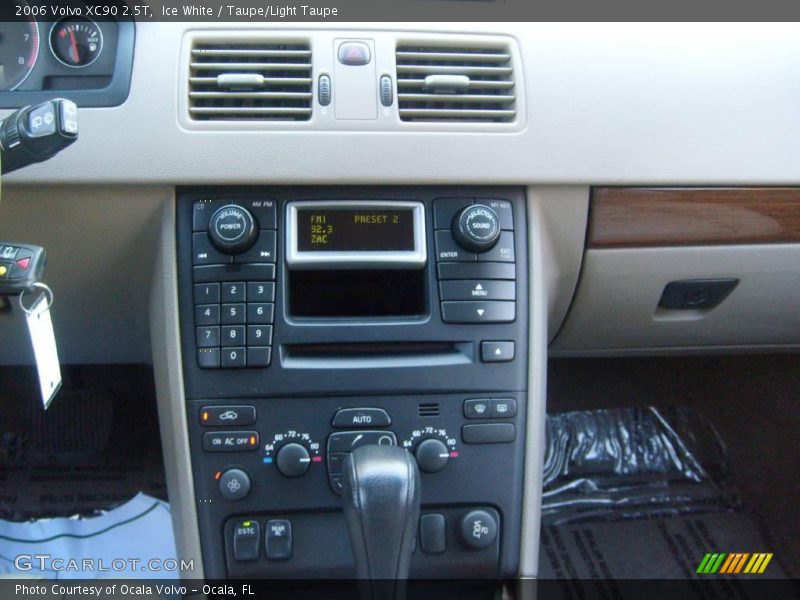 Ice White / Taupe/Light Taupe 2006 Volvo XC90 2.5T