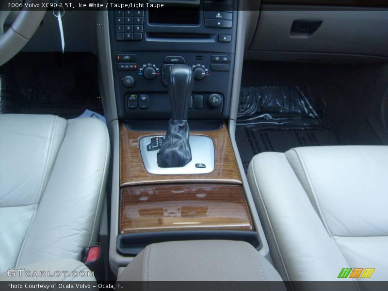 Ice White / Taupe/Light Taupe 2006 Volvo XC90 2.5T