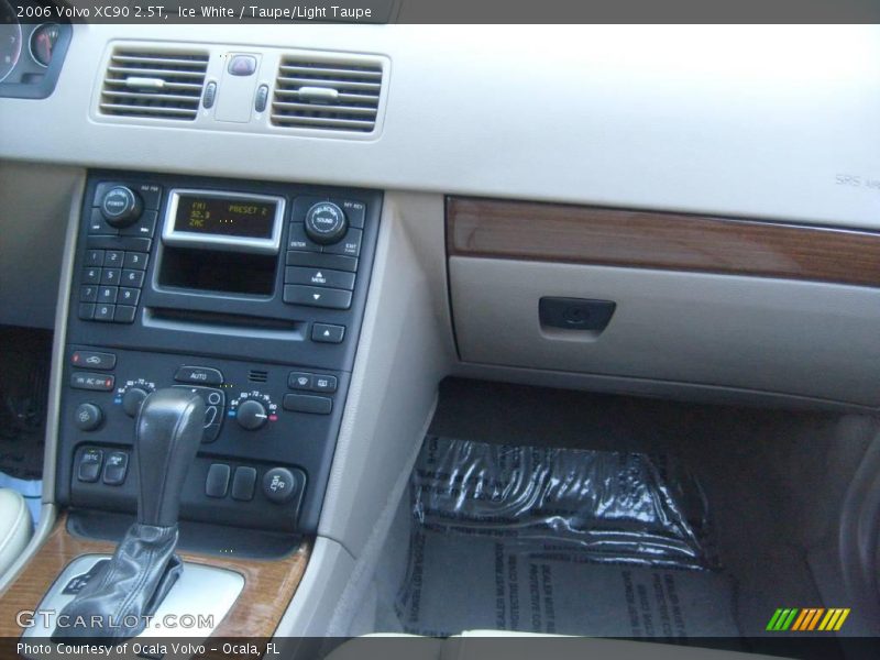Ice White / Taupe/Light Taupe 2006 Volvo XC90 2.5T