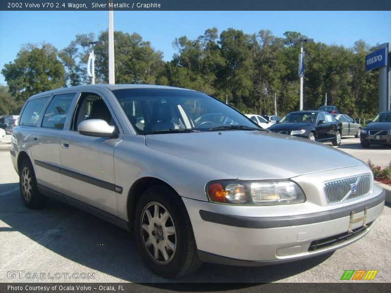 Silver Metallic / Graphite 2002 Volvo V70 2.4 Wagon