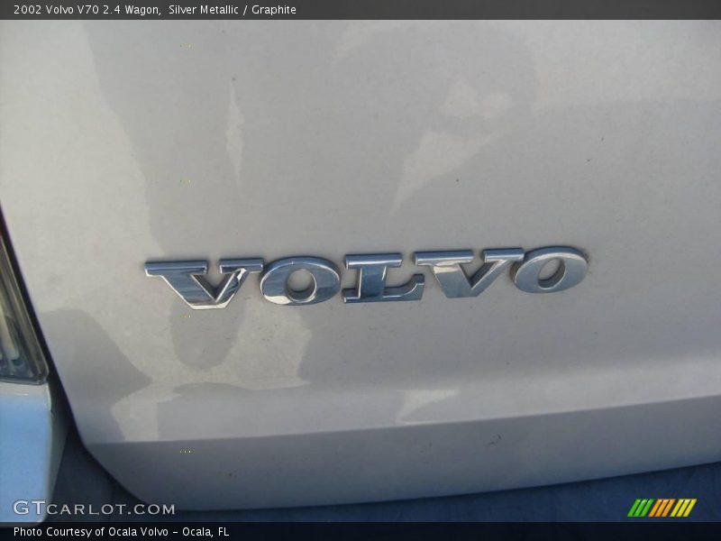 Silver Metallic / Graphite 2002 Volvo V70 2.4 Wagon