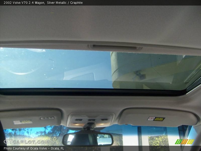 Silver Metallic / Graphite 2002 Volvo V70 2.4 Wagon