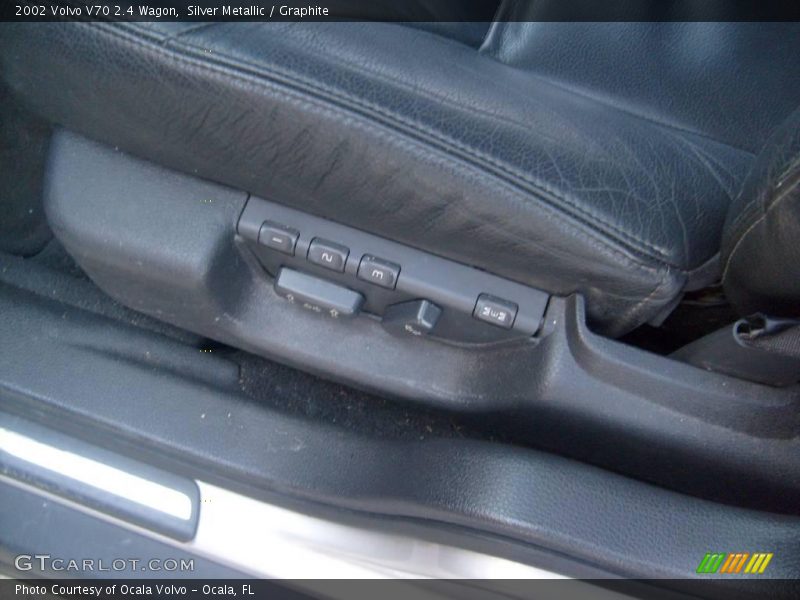 Silver Metallic / Graphite 2002 Volvo V70 2.4 Wagon