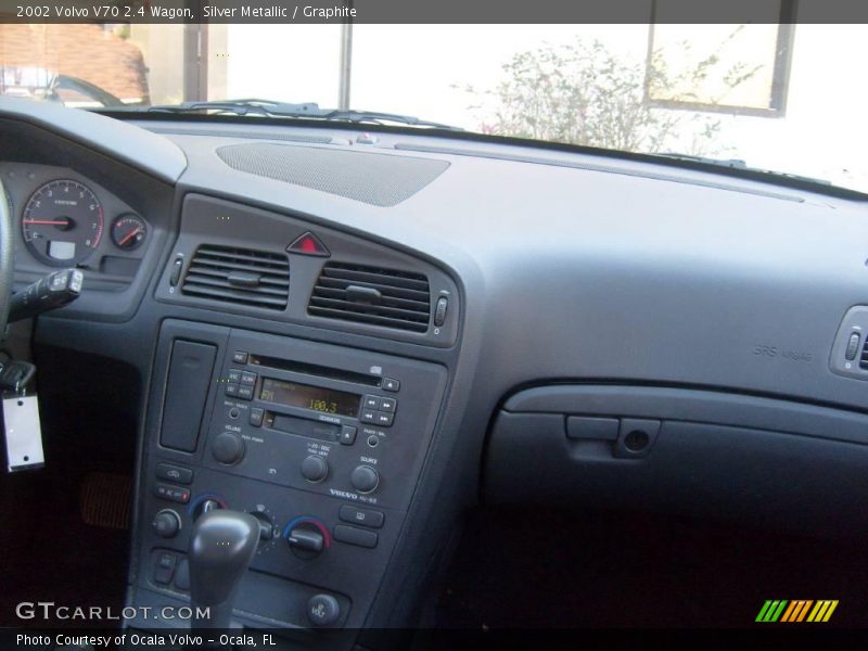 Silver Metallic / Graphite 2002 Volvo V70 2.4 Wagon