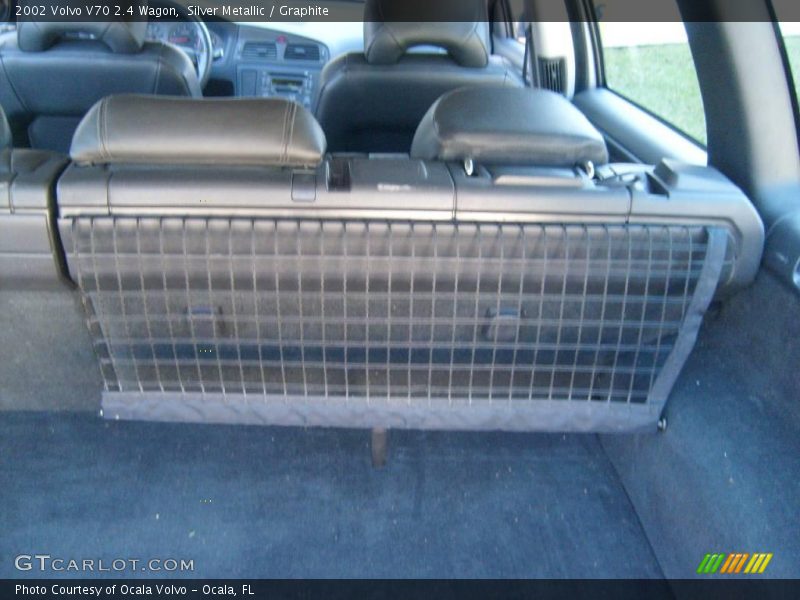 Silver Metallic / Graphite 2002 Volvo V70 2.4 Wagon