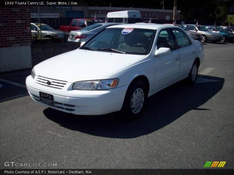 Super White / Oak 1999 Toyota Camry LE