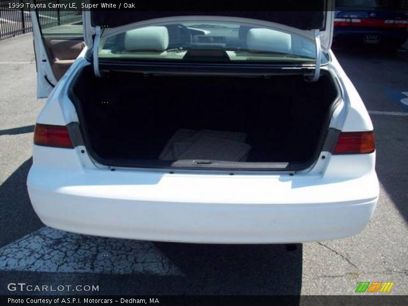 Super White / Oak 1999 Toyota Camry LE