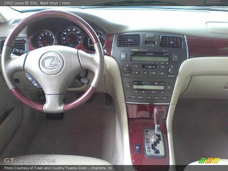 Black Onyx / Ivory 2002 Lexus ES 300