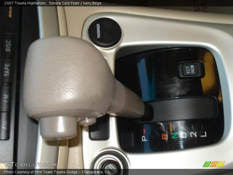Sonora Gold Pearl / Ivory Beige 2007 Toyota Highlander