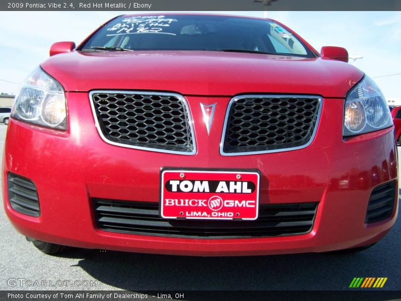 Red Hot Metallic / Ebony 2009 Pontiac Vibe 2.4