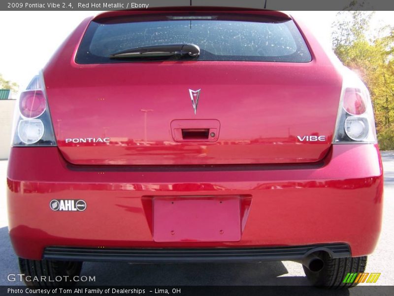 Red Hot Metallic / Ebony 2009 Pontiac Vibe 2.4