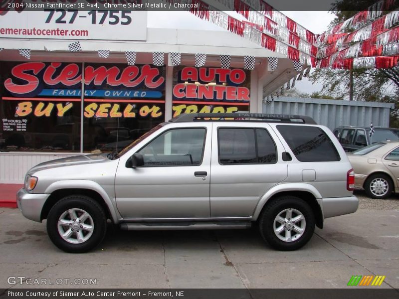 Chrome Silver Metallic / Charcoal 2004 Nissan Pathfinder SE 4x4