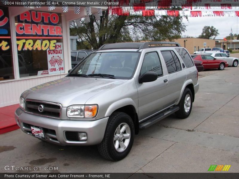Chrome Silver Metallic / Charcoal 2004 Nissan Pathfinder SE 4x4