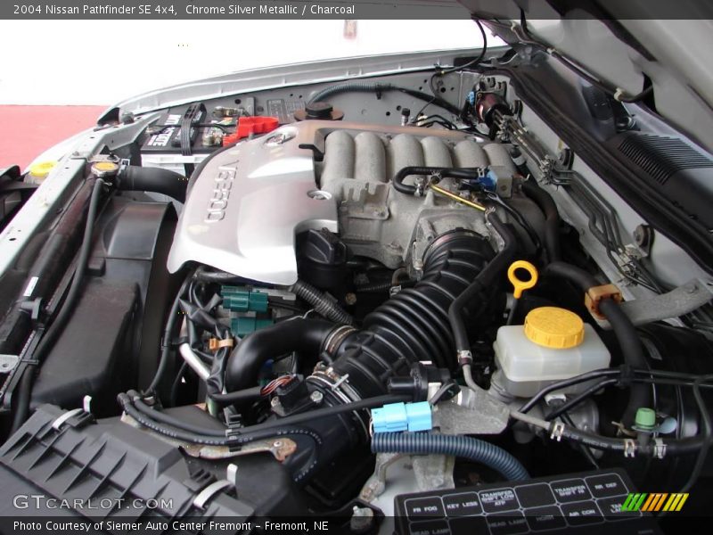 Chrome Silver Metallic / Charcoal 2004 Nissan Pathfinder SE 4x4