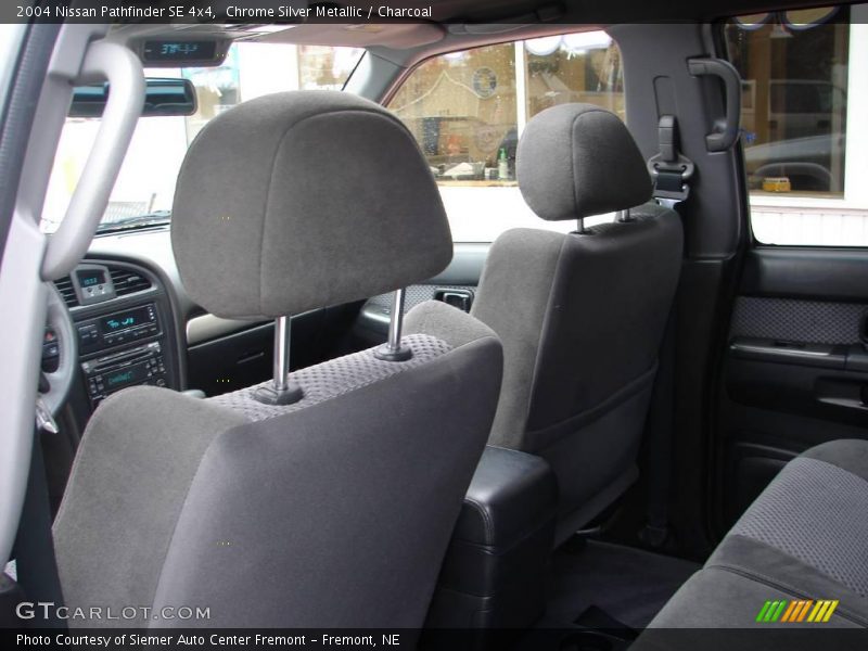 Chrome Silver Metallic / Charcoal 2004 Nissan Pathfinder SE 4x4