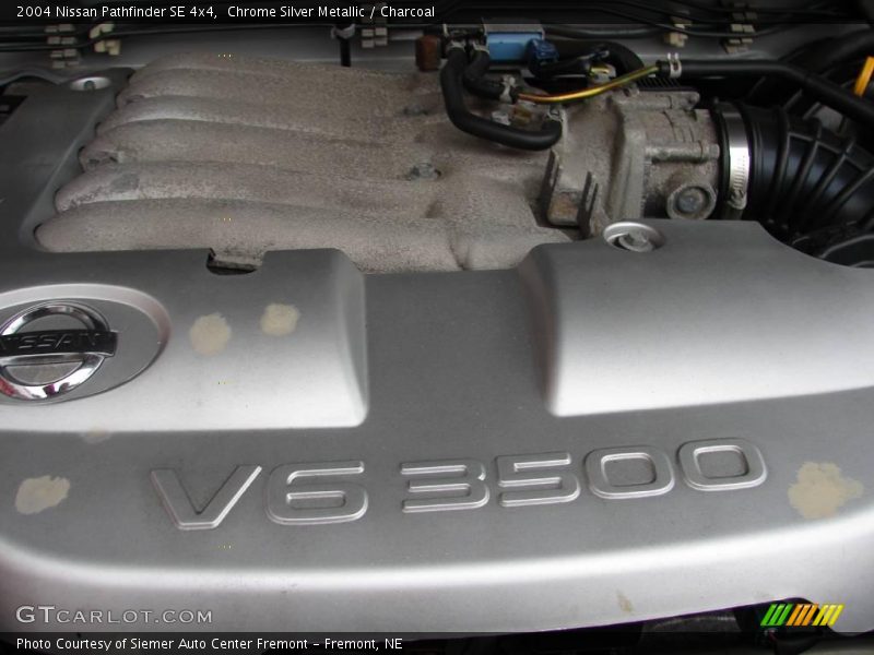 Chrome Silver Metallic / Charcoal 2004 Nissan Pathfinder SE 4x4