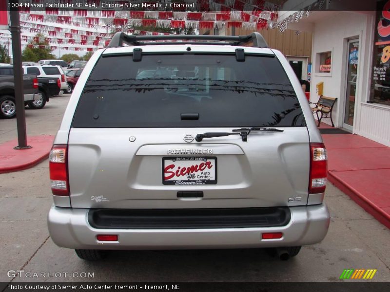 Chrome Silver Metallic / Charcoal 2004 Nissan Pathfinder SE 4x4