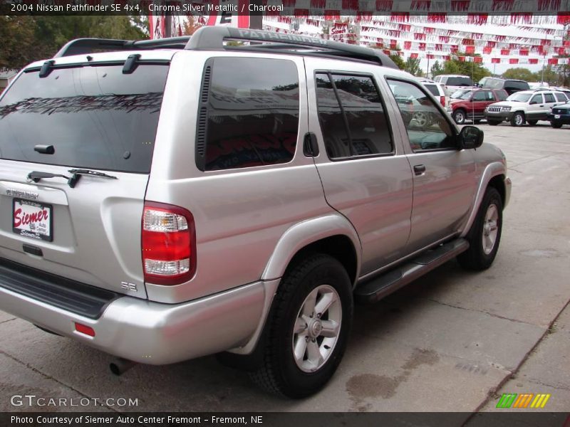 Chrome Silver Metallic / Charcoal 2004 Nissan Pathfinder SE 4x4