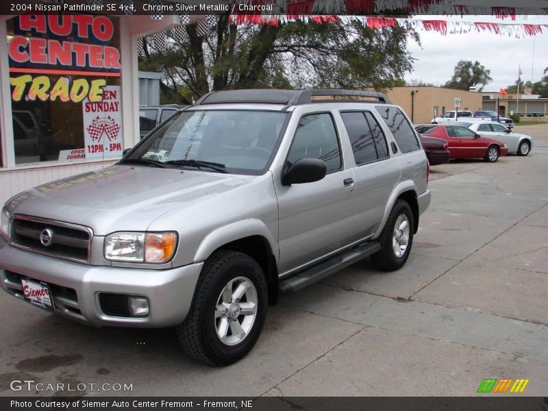 Chrome Silver Metallic / Charcoal 2004 Nissan Pathfinder SE 4x4