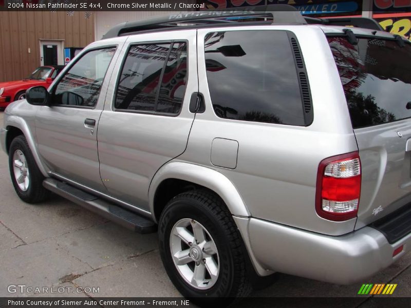 Chrome Silver Metallic / Charcoal 2004 Nissan Pathfinder SE 4x4