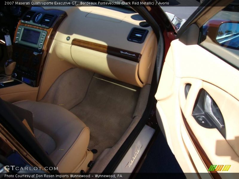 Bordeaux Pontevecchio (Dark Red Metallic) / Avorio 2007 Maserati Quattroporte Executive GT