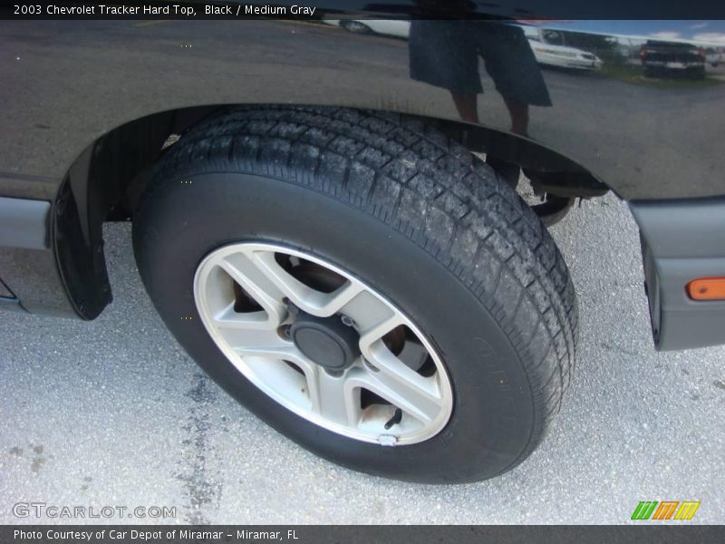 Black / Medium Gray 2003 Chevrolet Tracker Hard Top
