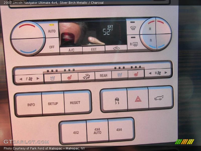 Silver Birch Metallic / Charcoal 2007 Lincoln Navigator Ultimate 4x4