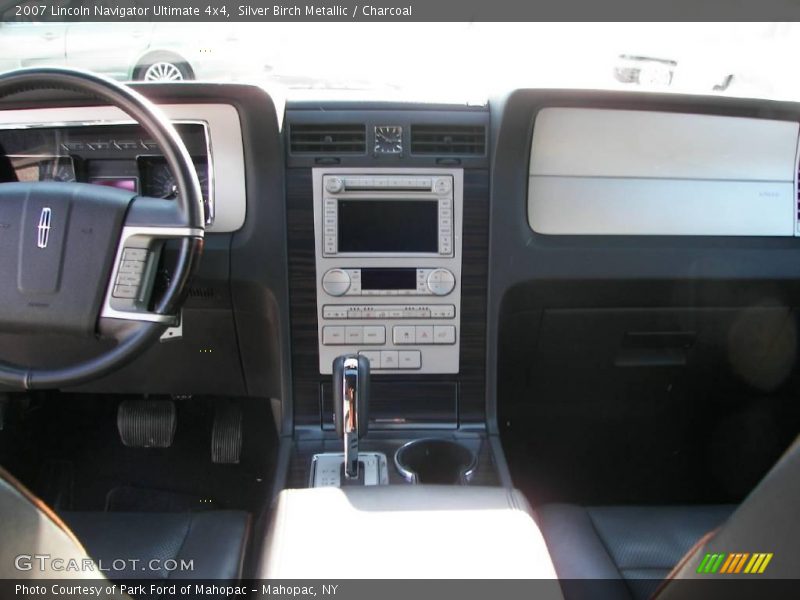 Silver Birch Metallic / Charcoal 2007 Lincoln Navigator Ultimate 4x4