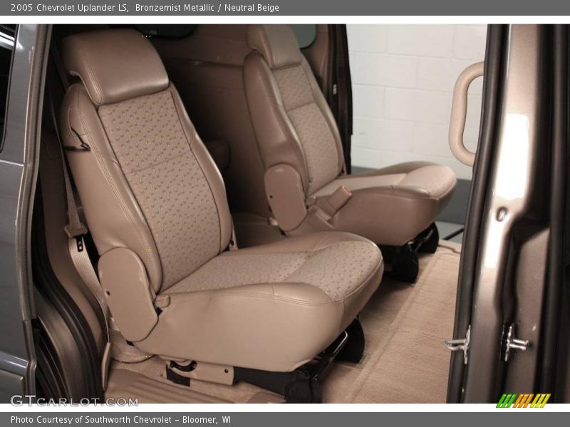 Bronzemist Metallic / Neutral Beige 2005 Chevrolet Uplander LS
