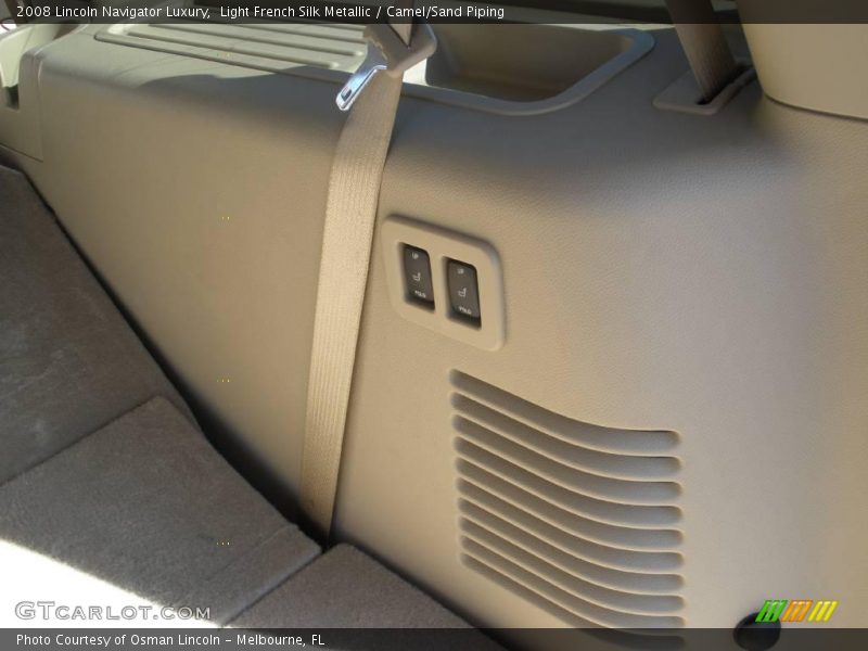 Light French Silk Metallic / Camel/Sand Piping 2008 Lincoln Navigator Luxury