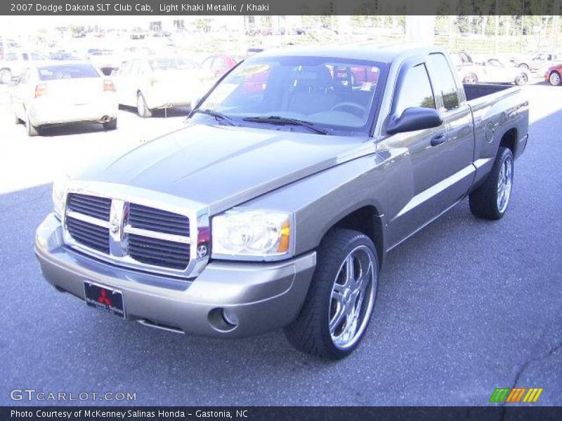 Light Khaki Metallic / Khaki 2007 Dodge Dakota SLT Club Cab