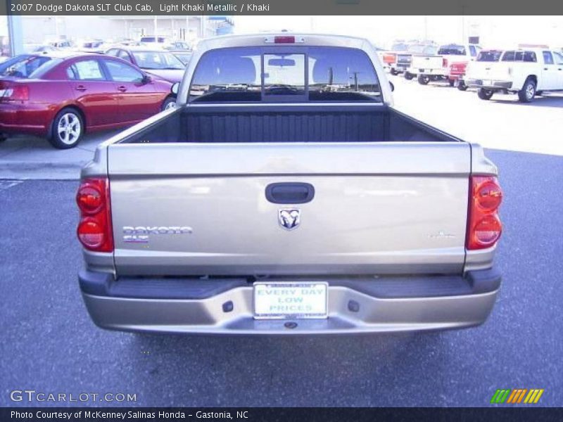 Light Khaki Metallic / Khaki 2007 Dodge Dakota SLT Club Cab