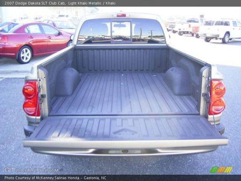 Light Khaki Metallic / Khaki 2007 Dodge Dakota SLT Club Cab