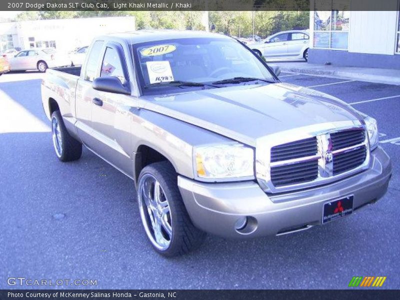Light Khaki Metallic / Khaki 2007 Dodge Dakota SLT Club Cab