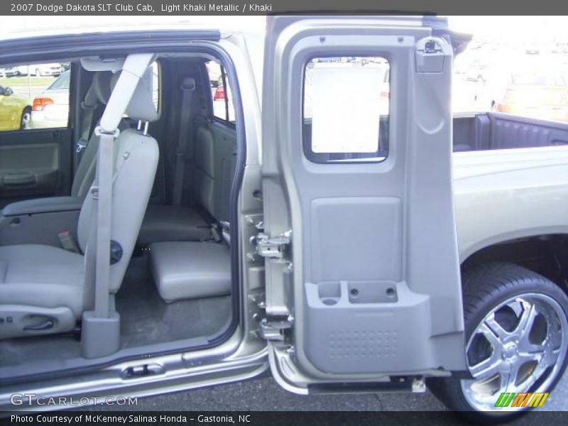 Light Khaki Metallic / Khaki 2007 Dodge Dakota SLT Club Cab