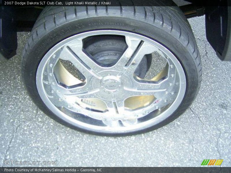 Light Khaki Metallic / Khaki 2007 Dodge Dakota SLT Club Cab