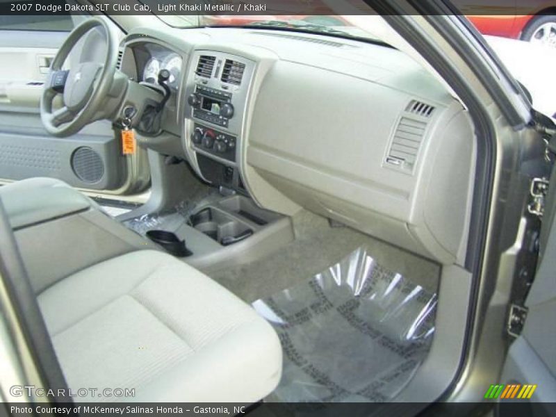 Light Khaki Metallic / Khaki 2007 Dodge Dakota SLT Club Cab