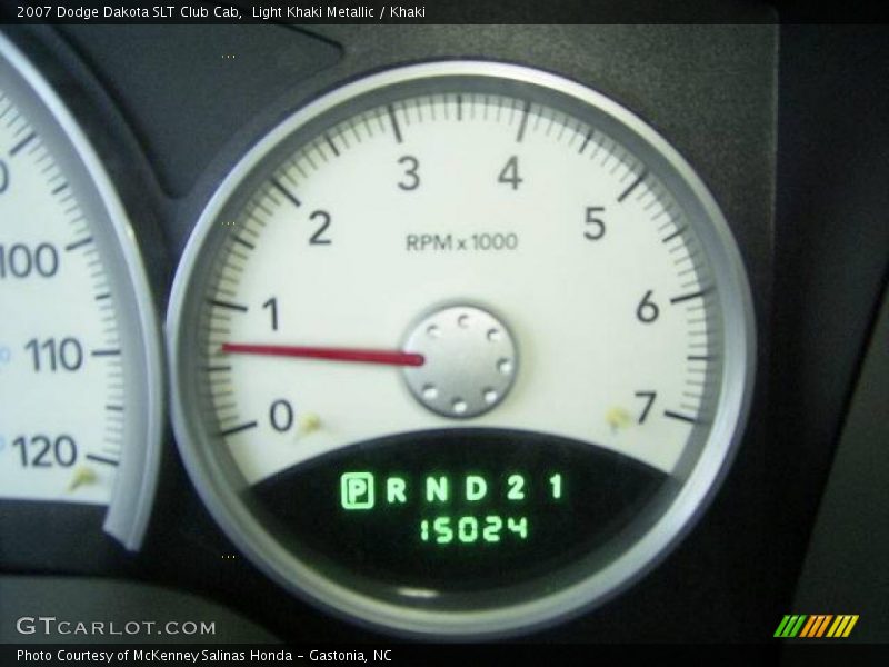 Light Khaki Metallic / Khaki 2007 Dodge Dakota SLT Club Cab