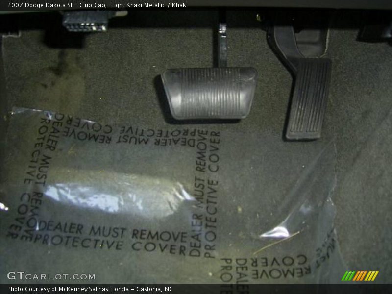 Light Khaki Metallic / Khaki 2007 Dodge Dakota SLT Club Cab