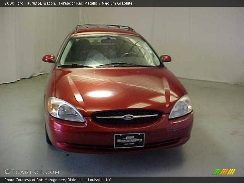 Toreador Red Metallic / Medium Graphite 2000 Ford Taurus SE Wagon