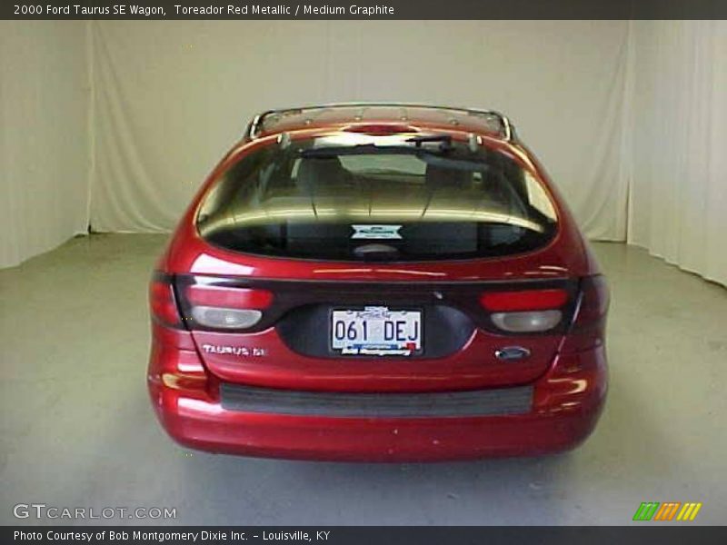 Toreador Red Metallic / Medium Graphite 2000 Ford Taurus SE Wagon