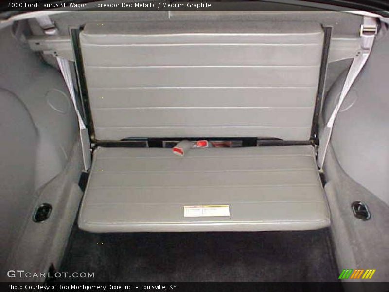 Toreador Red Metallic / Medium Graphite 2000 Ford Taurus SE Wagon