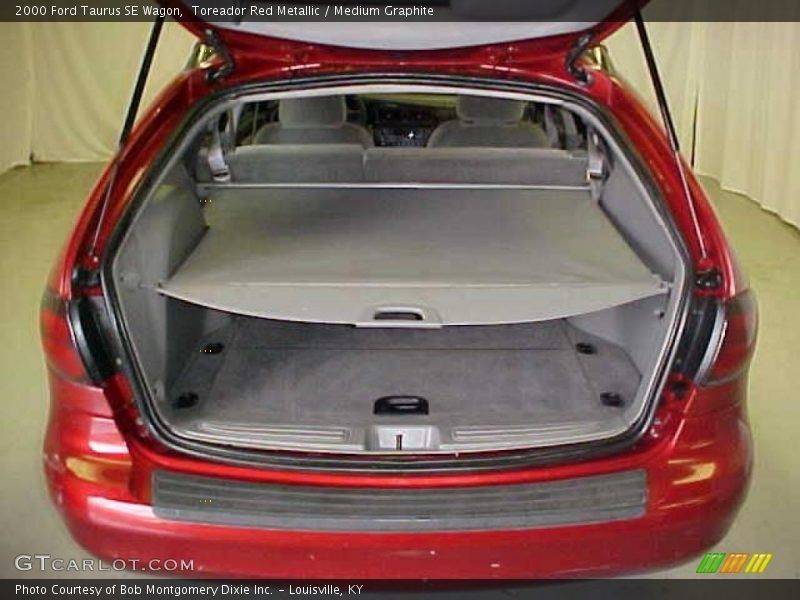 Toreador Red Metallic / Medium Graphite 2000 Ford Taurus SE Wagon