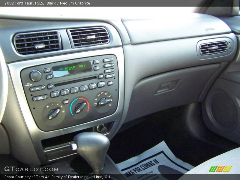 Black / Medium Graphite 2002 Ford Taurus SES