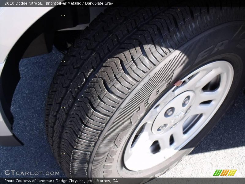Bright Silver Metallic / Dark Slate Gray 2010 Dodge Nitro SE