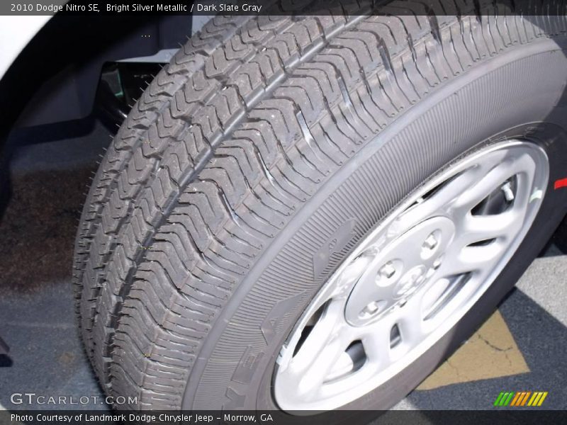 Bright Silver Metallic / Dark Slate Gray 2010 Dodge Nitro SE