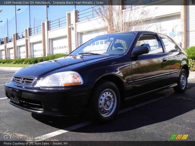 Granada Black Pearl Metallic / Gray 1996 Honda Civic DX Hatchback