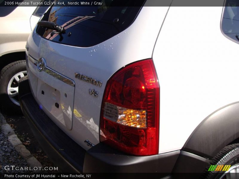 Nordic White / Gray 2006 Hyundai Tucson GLS V6 4x4